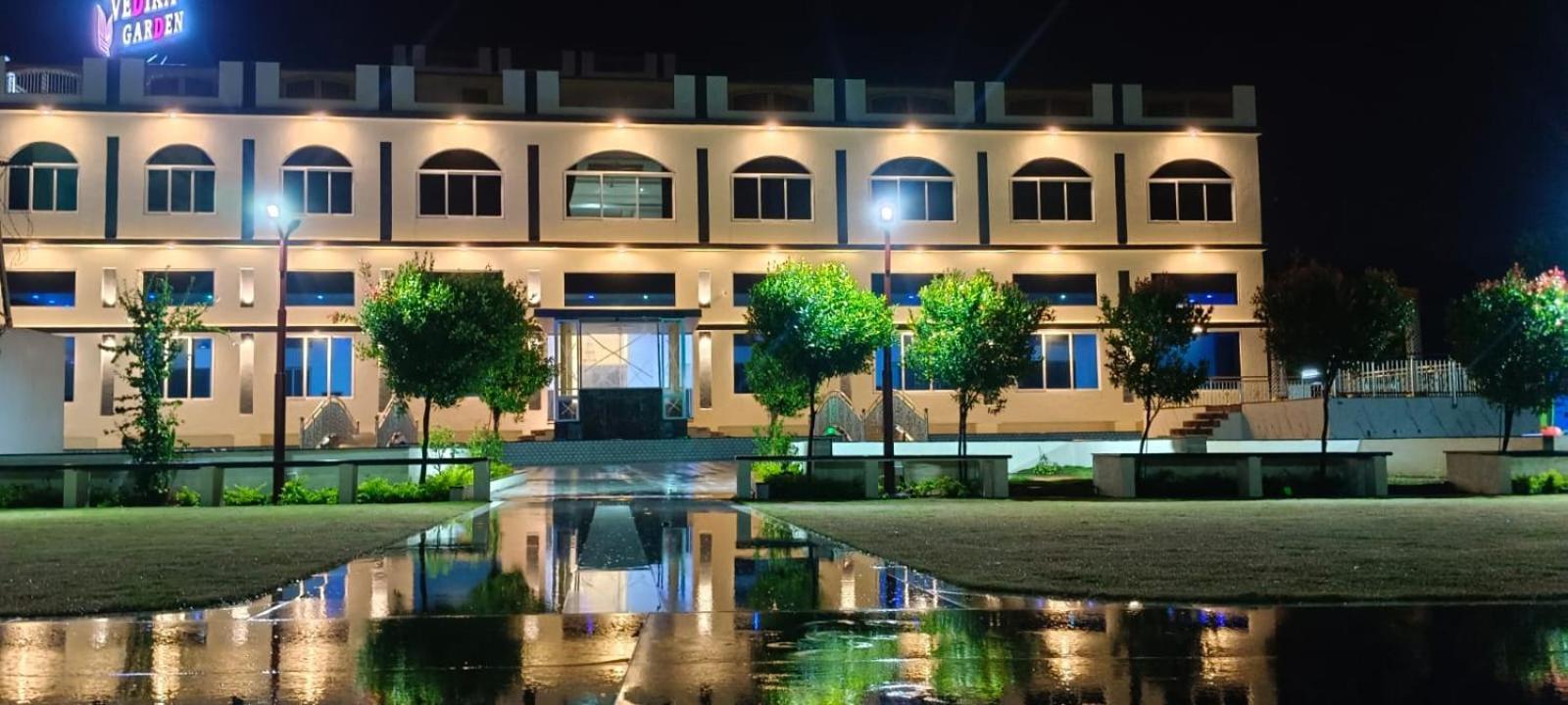 Hotel Vedika Garden Lonavala Exterior foto